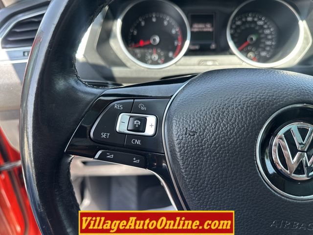 Used 2018 Volkswagen Tiguan SEL AWD/4WD image 30