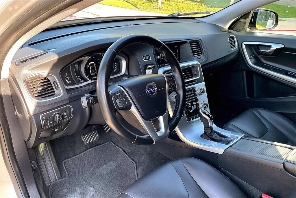 Used 2018 Volvo V60 T5 Cross Country AWD/4WD image 15