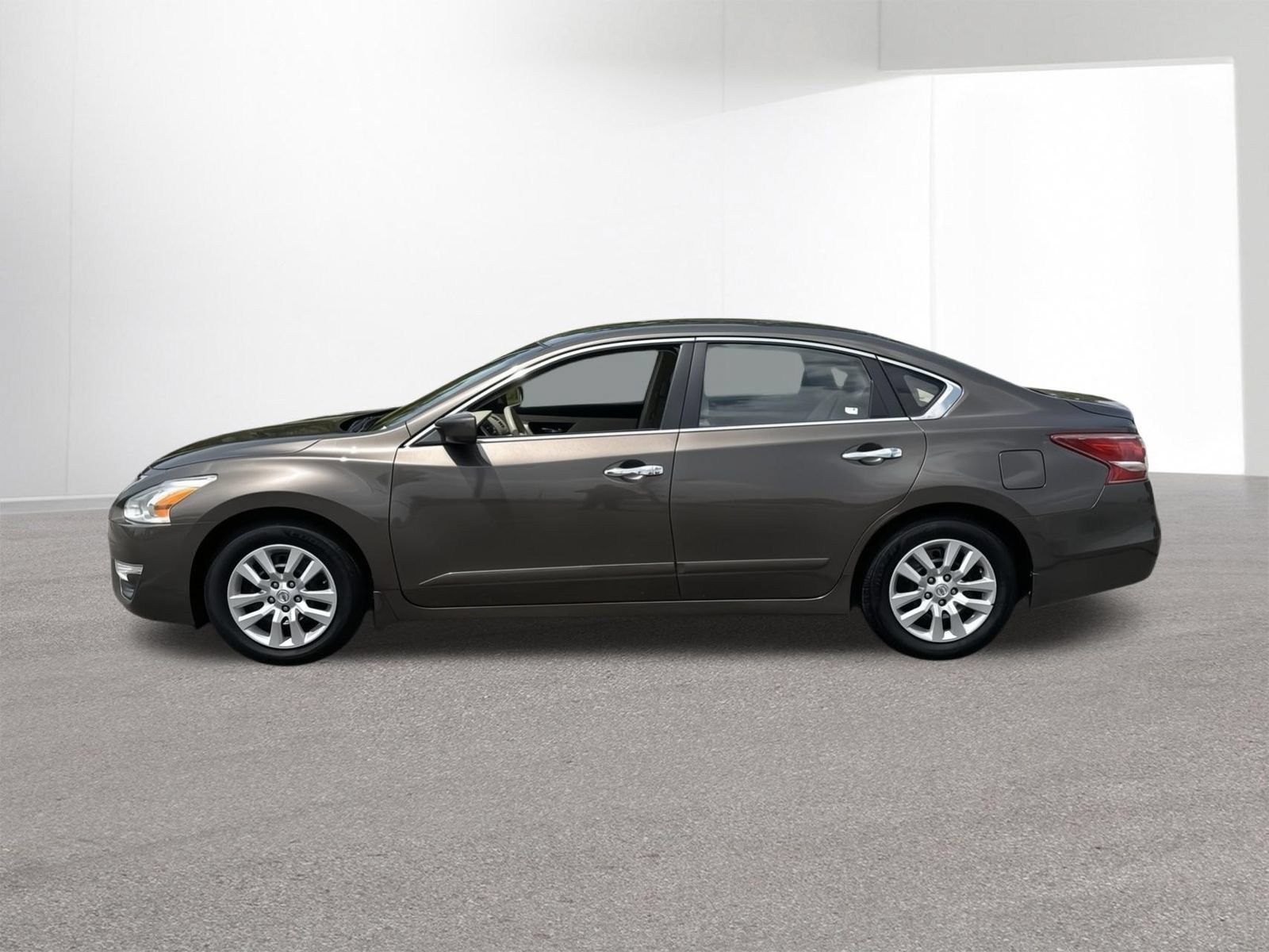 Used 2013 Nissan Altima 2.5 S FWD image 9