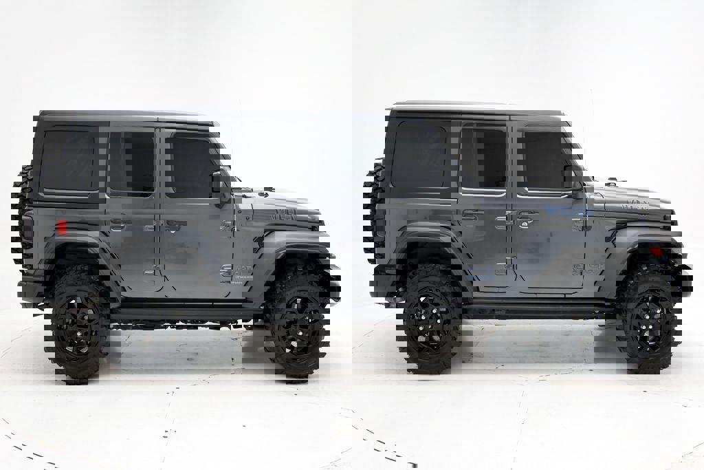 Used 2023 Jeep Wrangler Unlimited w/ Cold Weather Group image 3