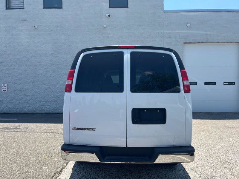 Used 2018 Chevrolet Express 2500 LT w/ LT Preferred Equipment Group image 5