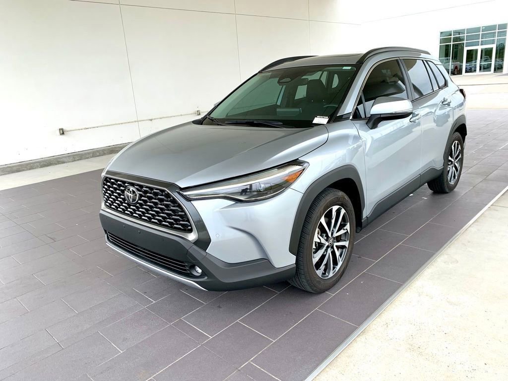 Used 2023 Toyota Corolla Cross XLE w/ Convenience Package image 1