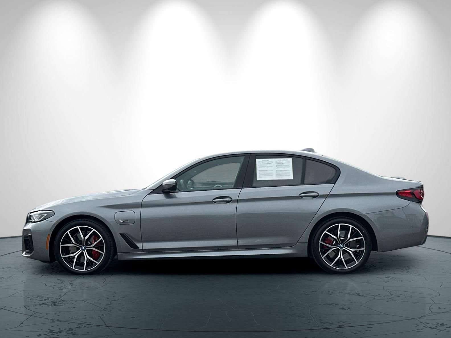 Used 2023 BMW 530e w/ M Sport Package image 7