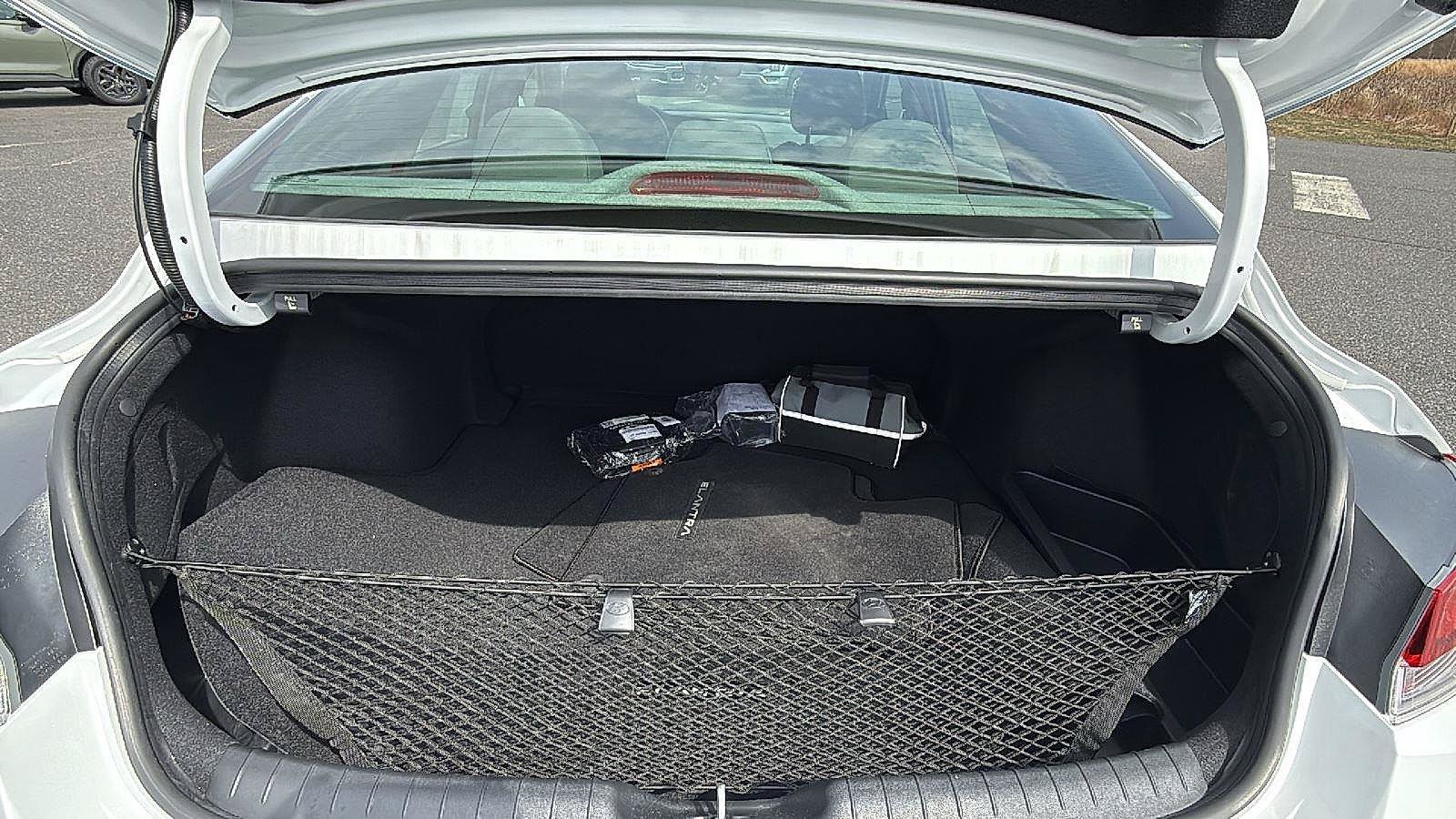 Used 2026 Hyundai Elantra SE FWD image 21