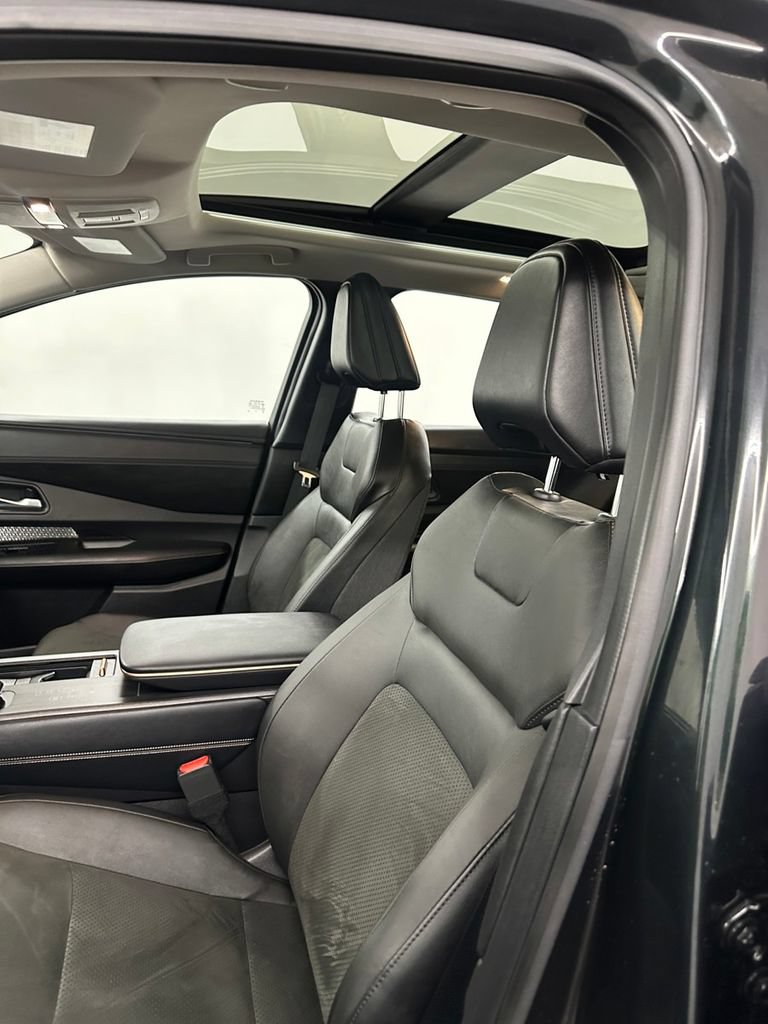 Used 2024 Nissan Ariya AWD image 12