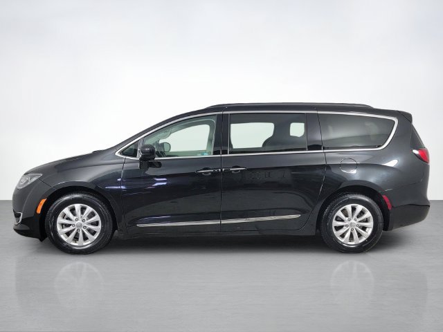 Used 2017 Chrysler Pacifica Touring-L FWD image 6