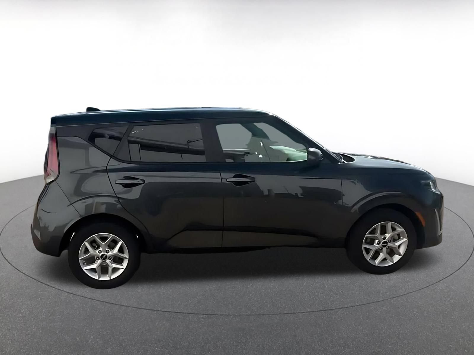Used 2025 Kia Soul LX w/ LX Technology Package FWD image 12