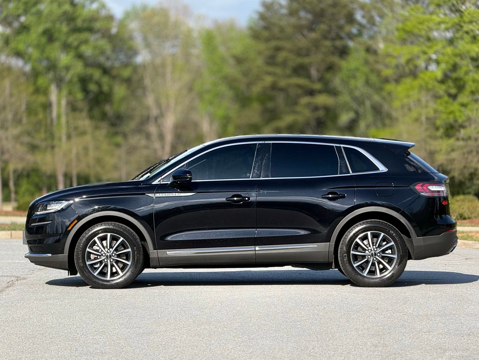 Used 2022 Lincoln Nautilus AWD image 9