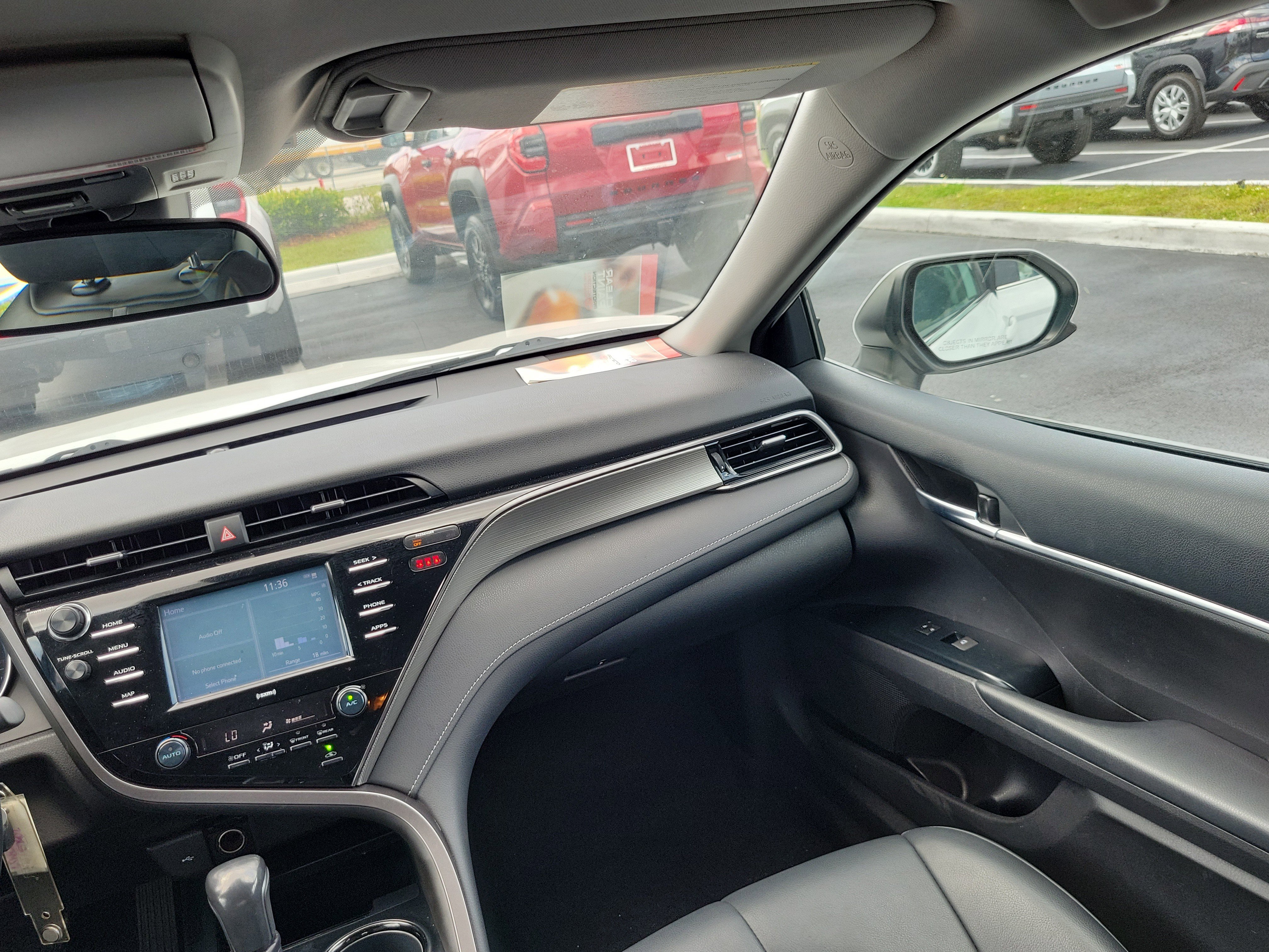 Used 2020 Toyota Camry SE FWD image 17