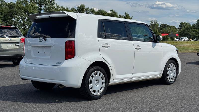 Used 2008 Scion xB FWD image 9