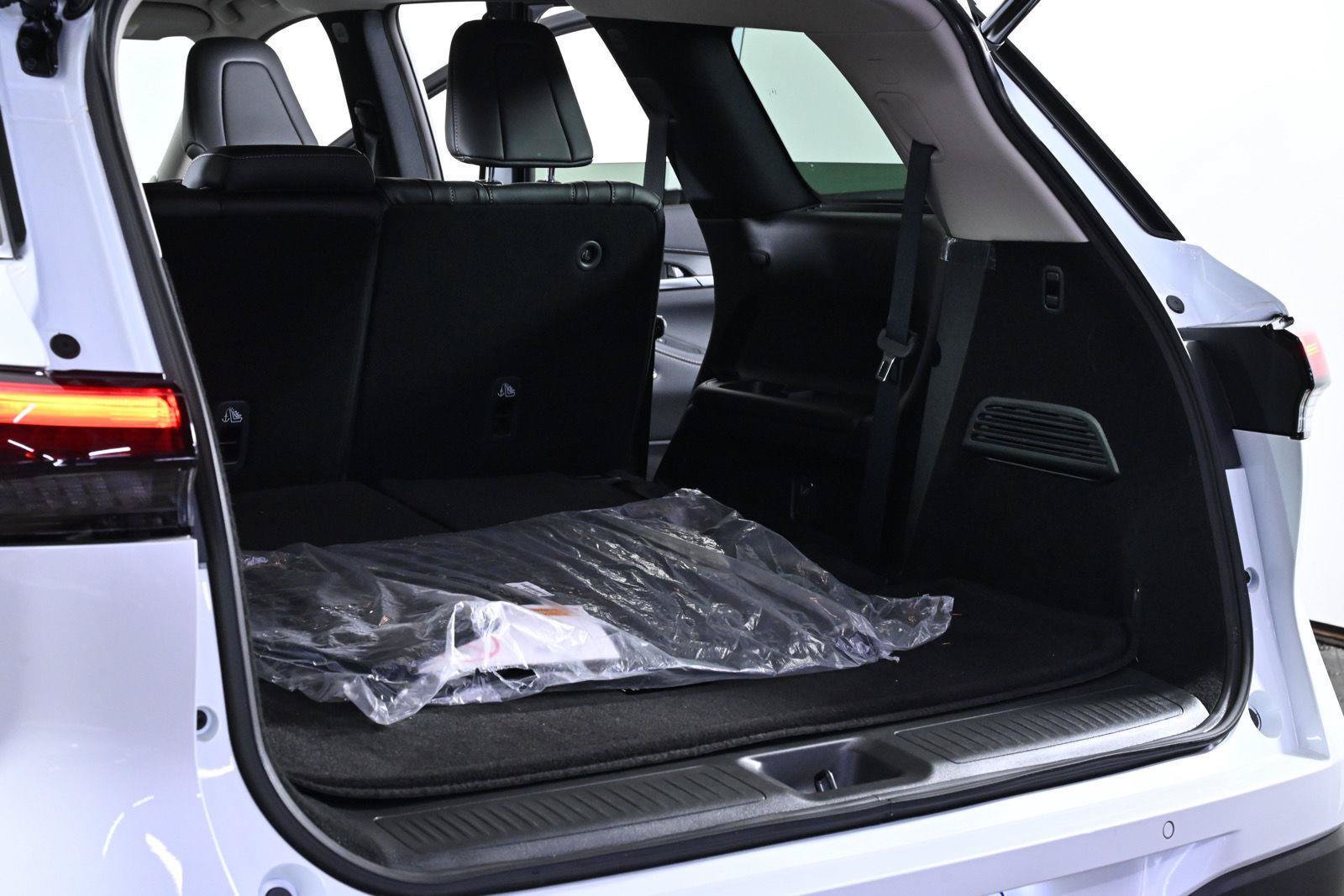 Certified 2026 INFINITI QX60 Luxe w/ Family Package AWD/4WD image 29