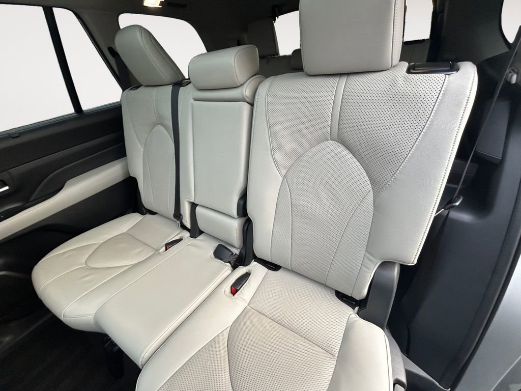 Used 2024 Toyota Grand Highlander Limited image 11