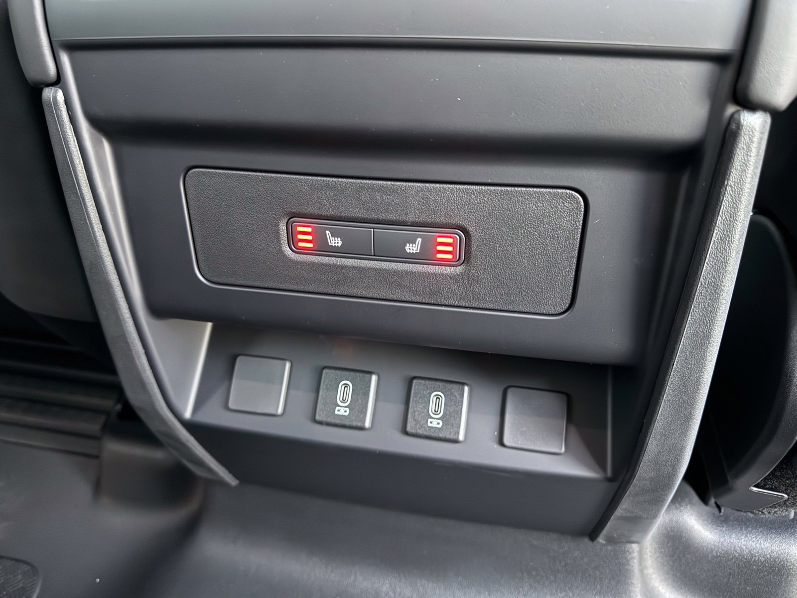 New 2026 Land Rover Defender 110 S AWD/4WD image 18