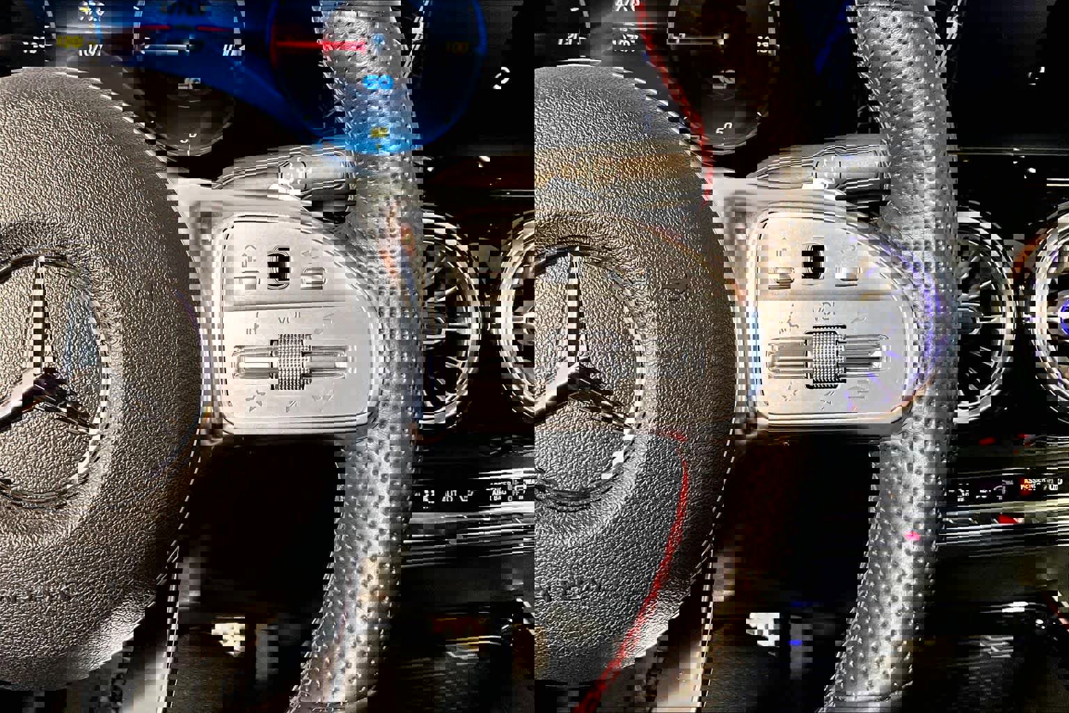 Used 2023 Mercedes-Benz EQB 300 4MATIC image 24