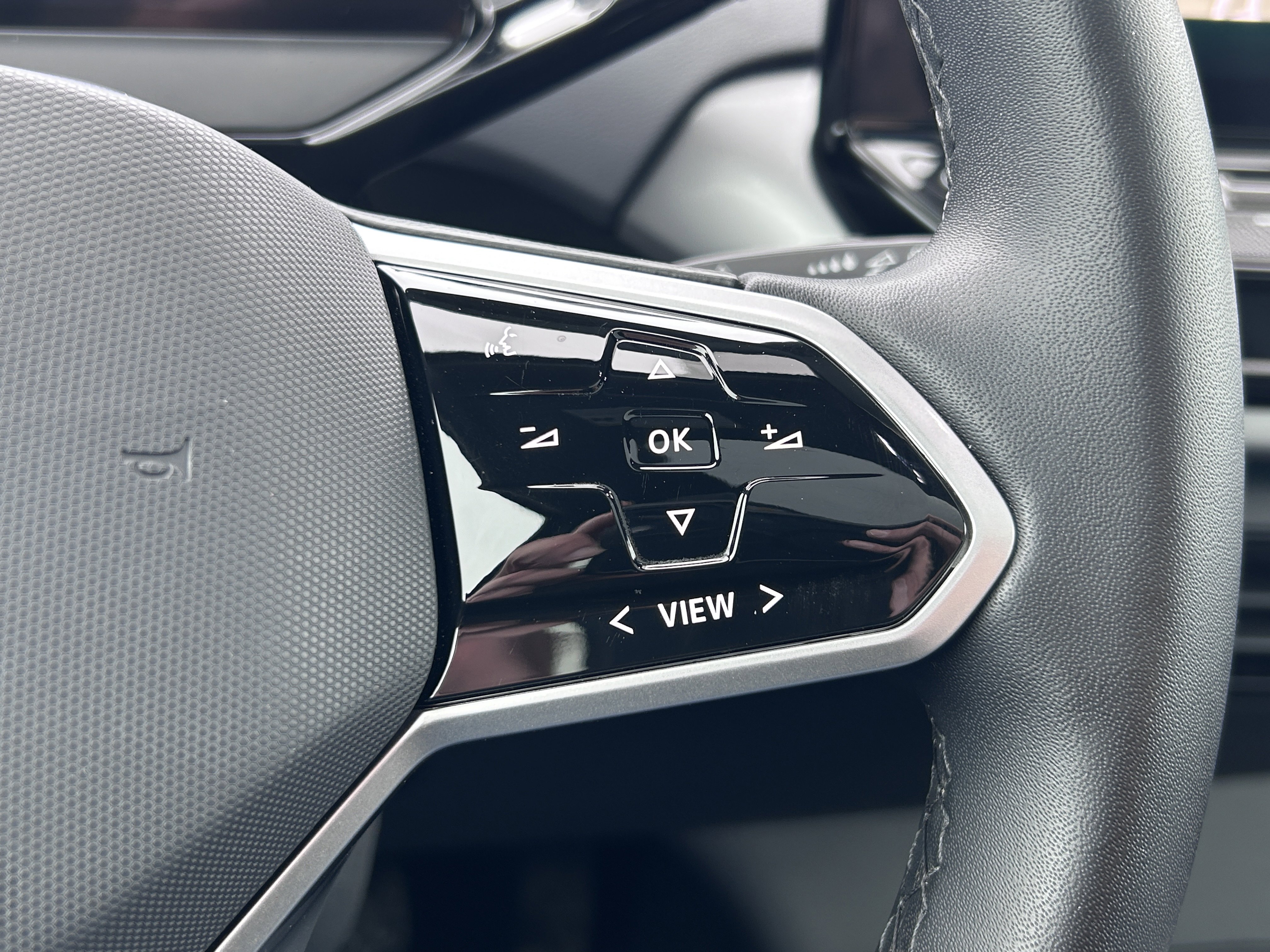 Used 2023 Volkswagen ID.4 Pro S Plus image 19