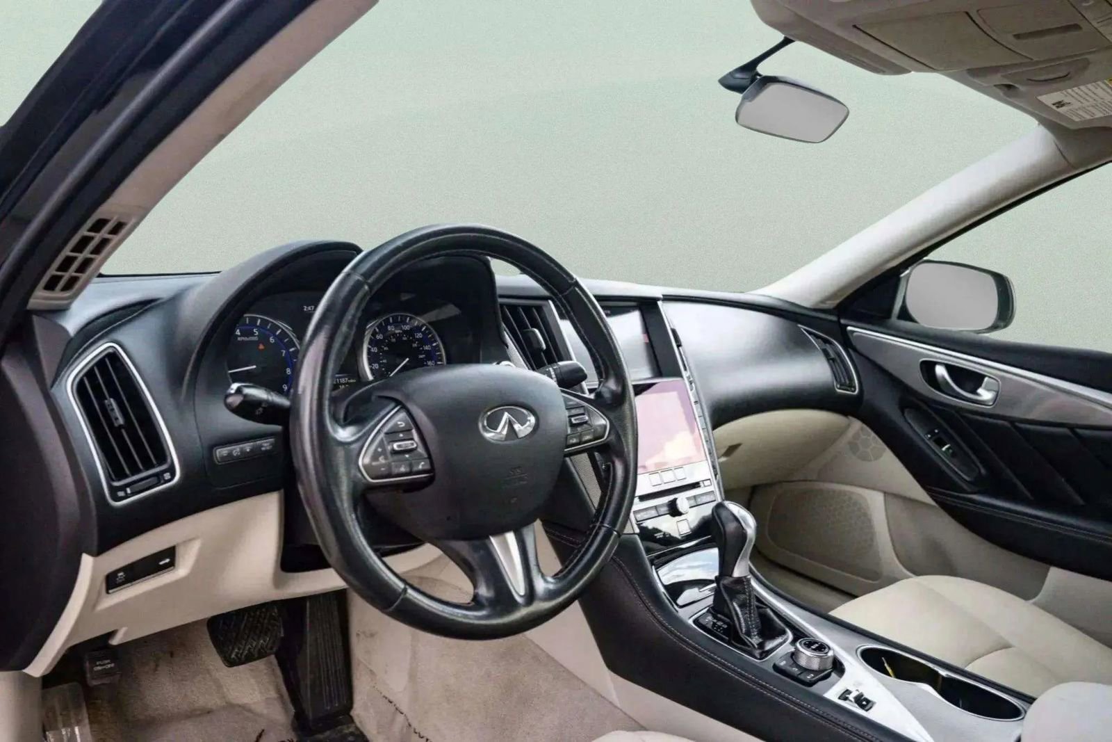 Used 2015 INFINITI Q50 w/ Moonroof Package image 11