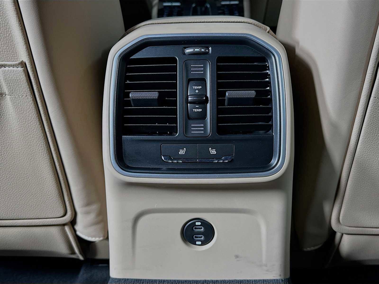 Certified 2025 Porsche Macan AWD/4WD image 26