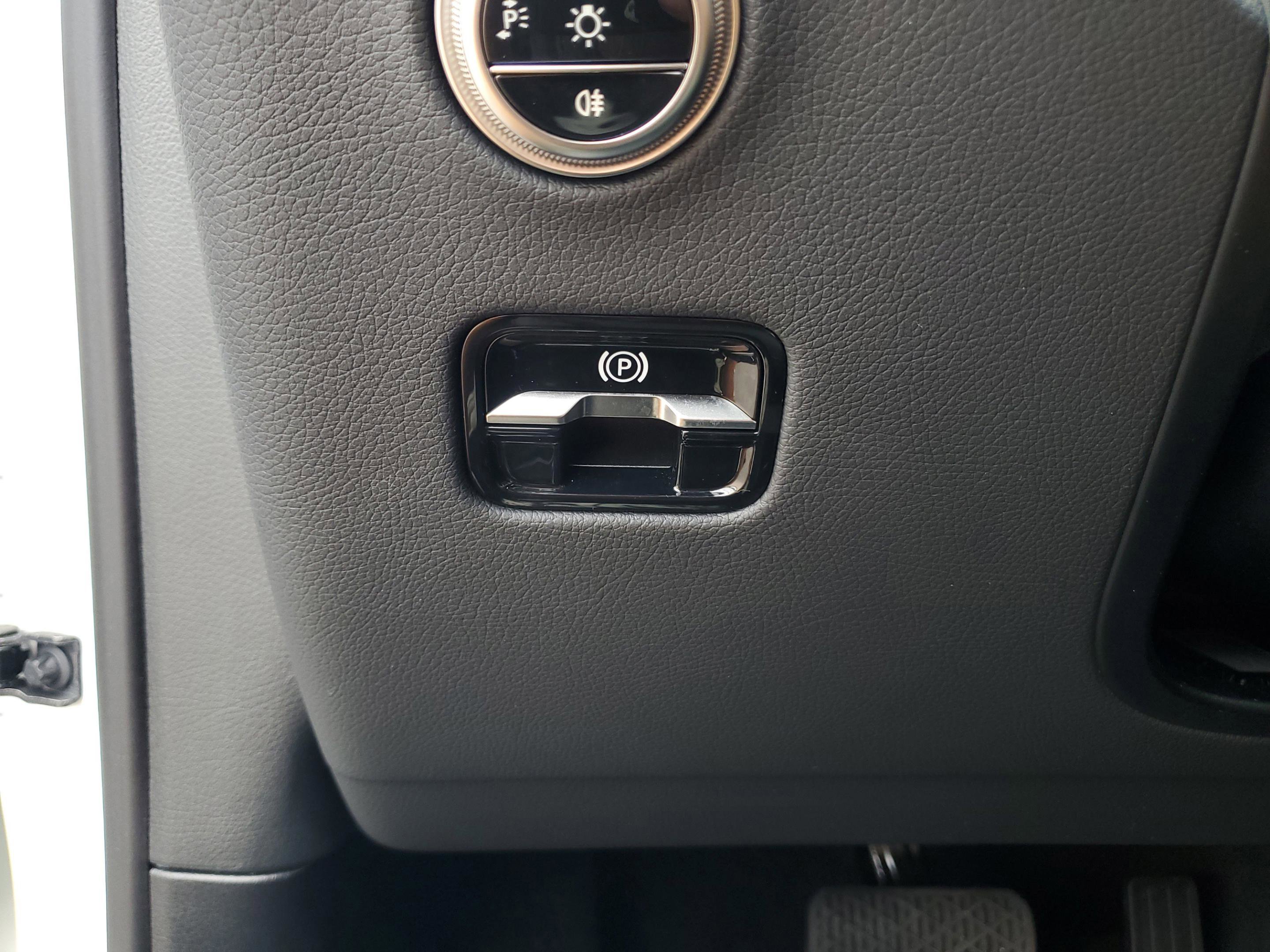 Certified 2025 Mercedes-Benz GLC 300 image 33