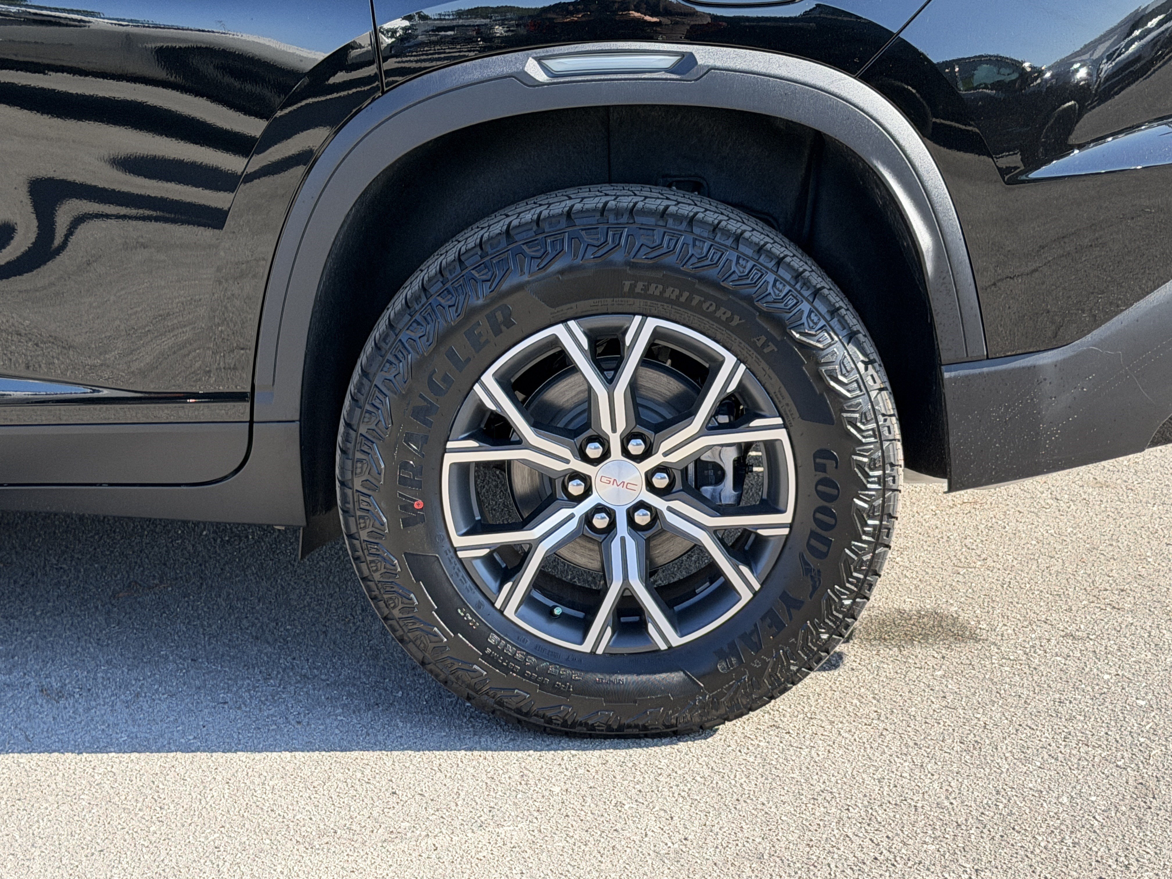 New 2026 GMC Acadia AT4 w/ Luxury Package AWD/4WD image 12