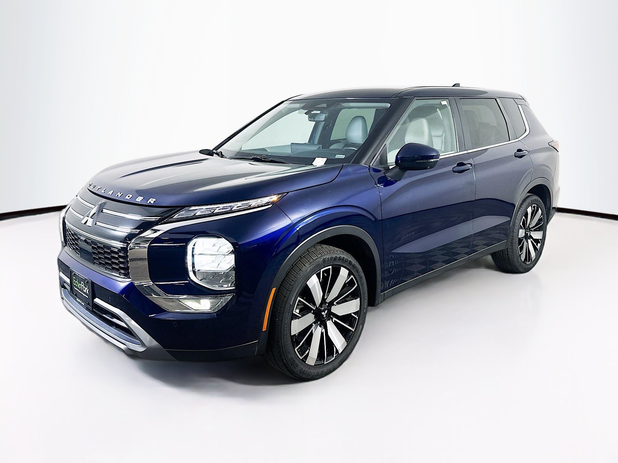 Used 2025 Mitsubishi Outlander SE FWD image 3