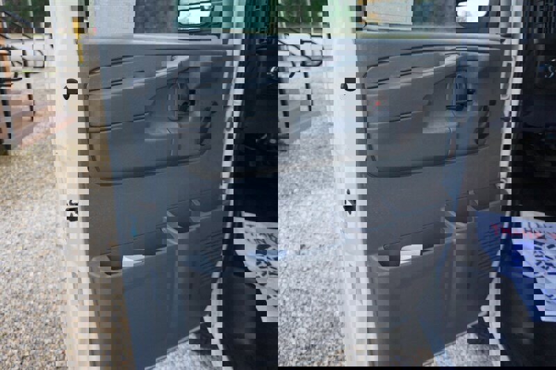 Used 2010 Chevrolet Express 1500 image 25