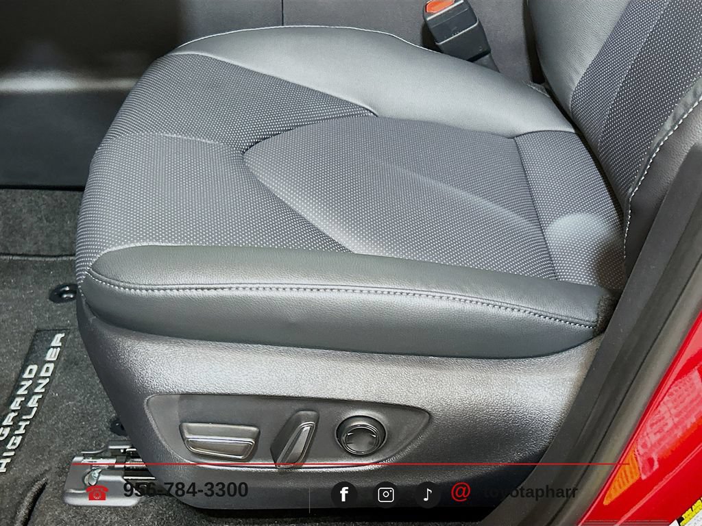 New 2026 Toyota Grand Highlander FWD image 18