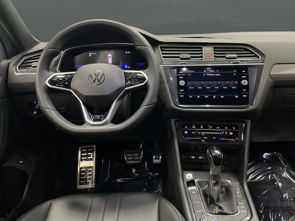 Used 2024 Volkswagen Tiguan SE R-Line image 5