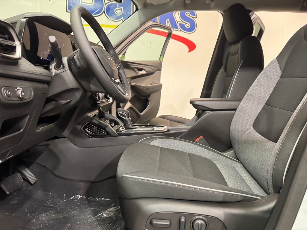 New 2026 Chevrolet TrailBlazer LT AWD/4WD image 8