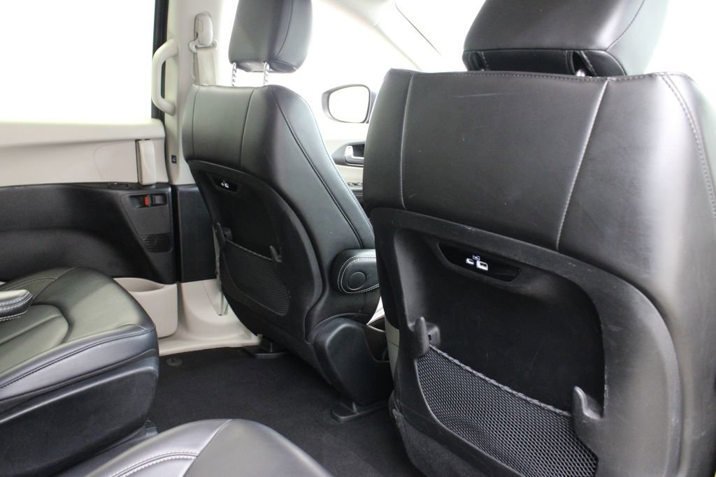 Used 2023 Chrysler Pacifica Touring-L image 22
