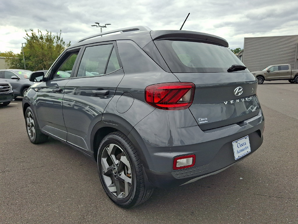 Used 2026 Hyundai Venue SEL FWD image 8