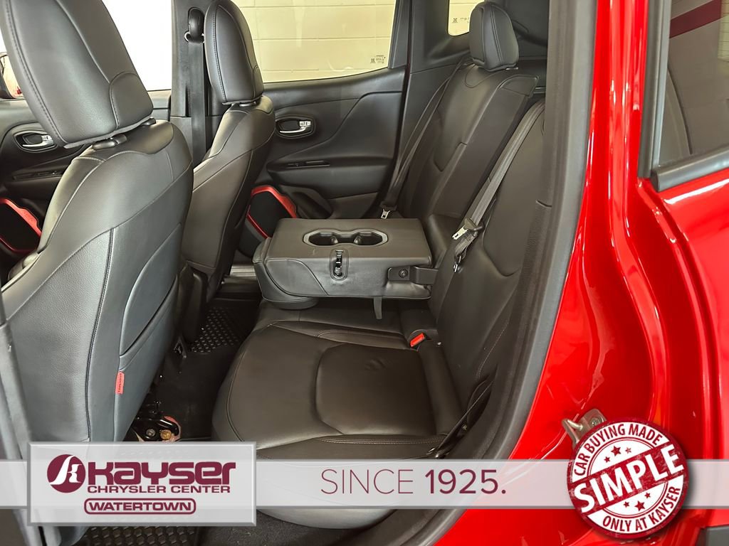 Used 2017 Jeep Renegade Trailhawk w/ Premium Trailhawk Package image 30