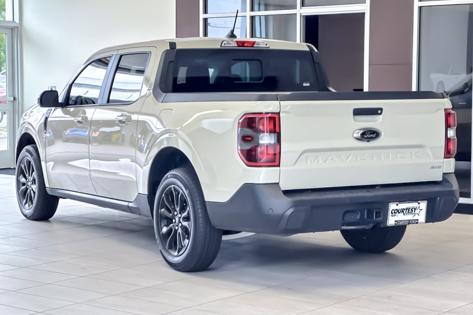 Used 2024 Ford Maverick Lariat w/ Black Appearance Package AWD/4WD image 6