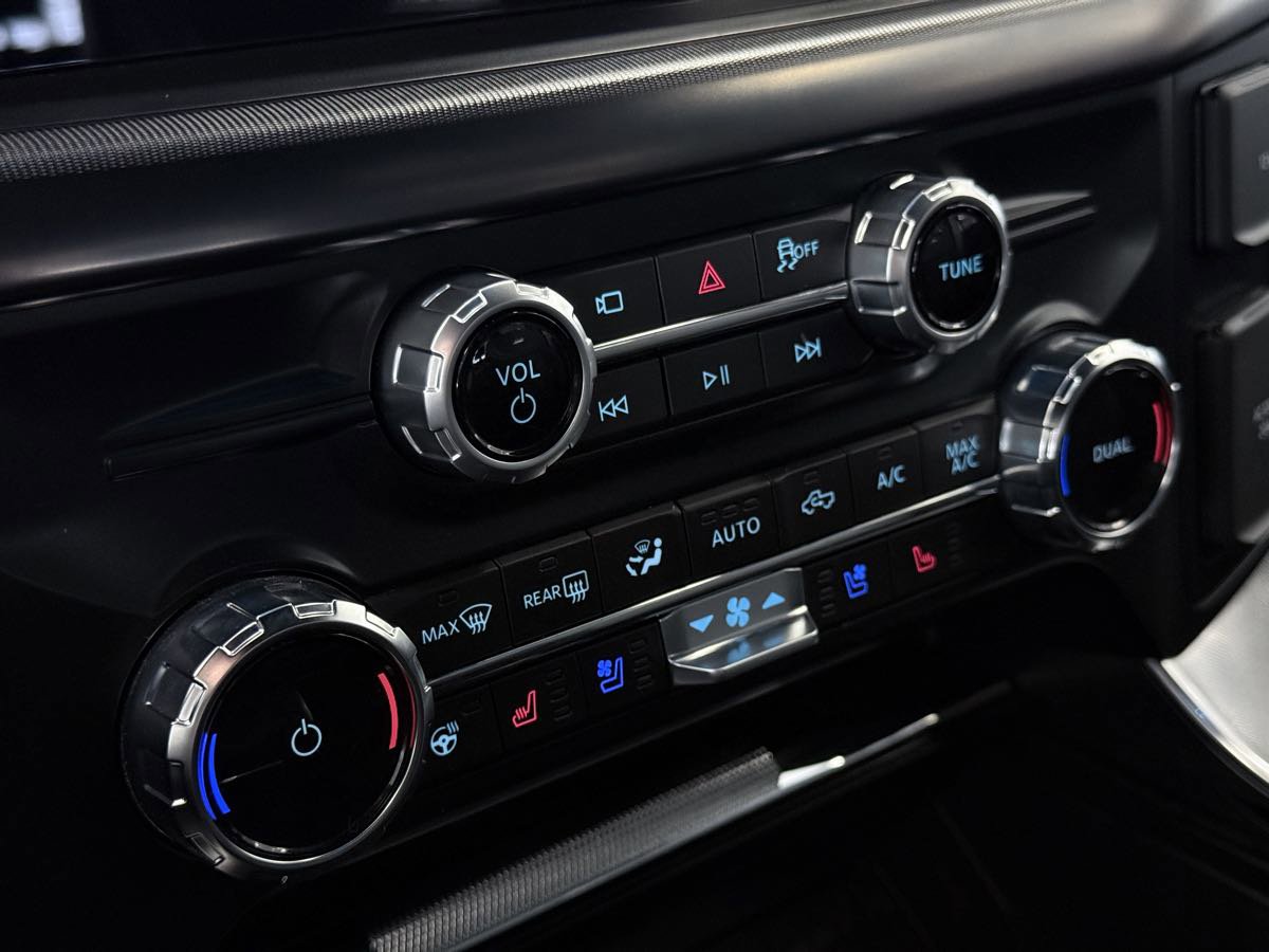 Used 2025 Ford F150 Platinum w/ FX4 Off-Road Package image 53