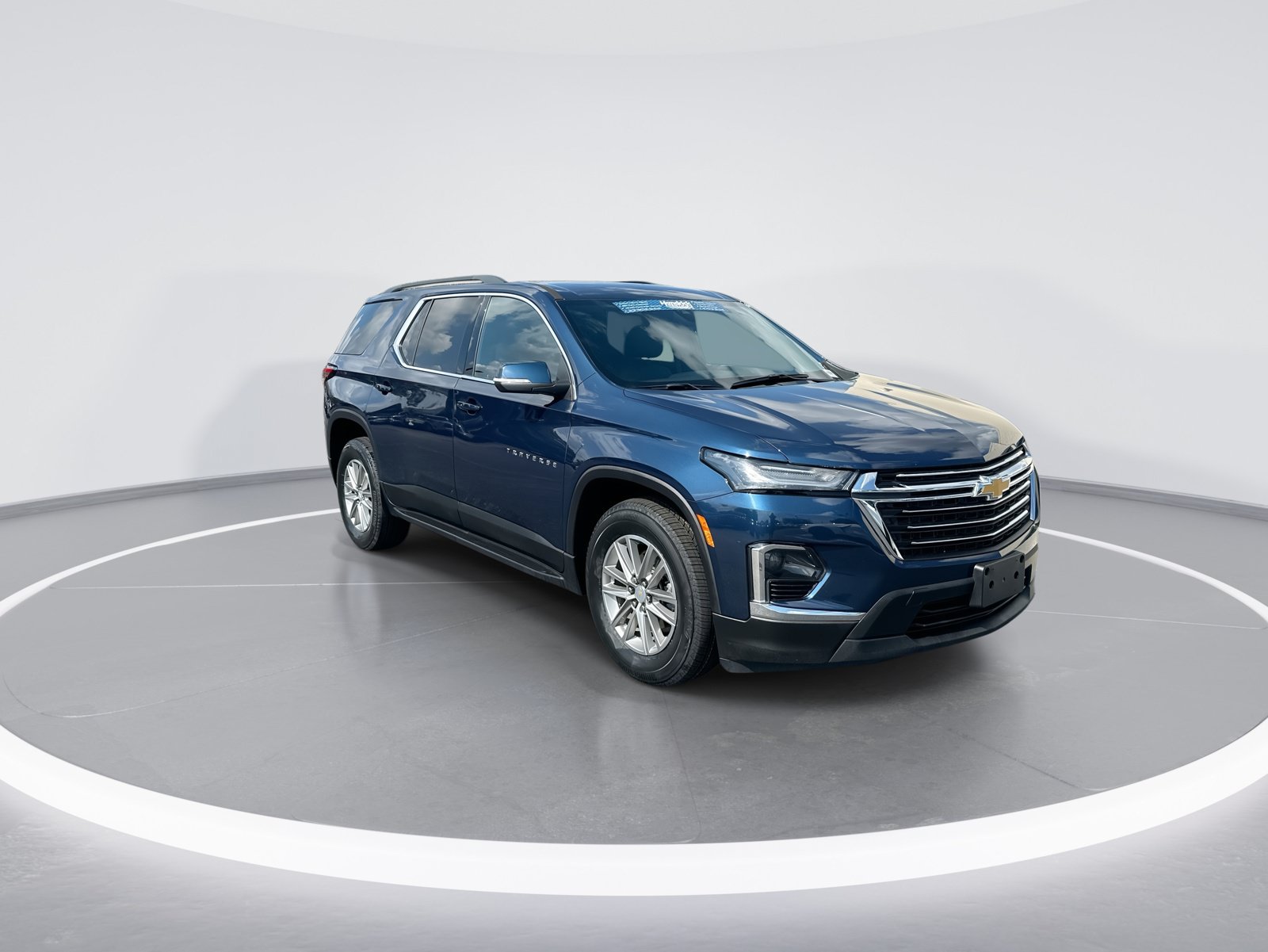 Used 2023 Chevrolet Traverse LT AWD/4WD image 2