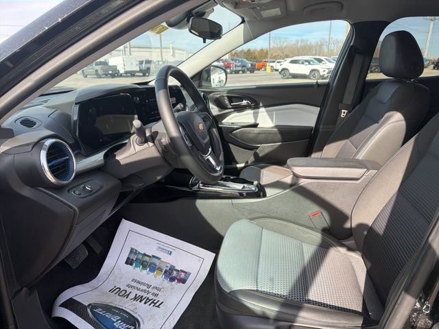 Used 2025 Chevrolet Trax LT w/ LT Convenience Package image 10