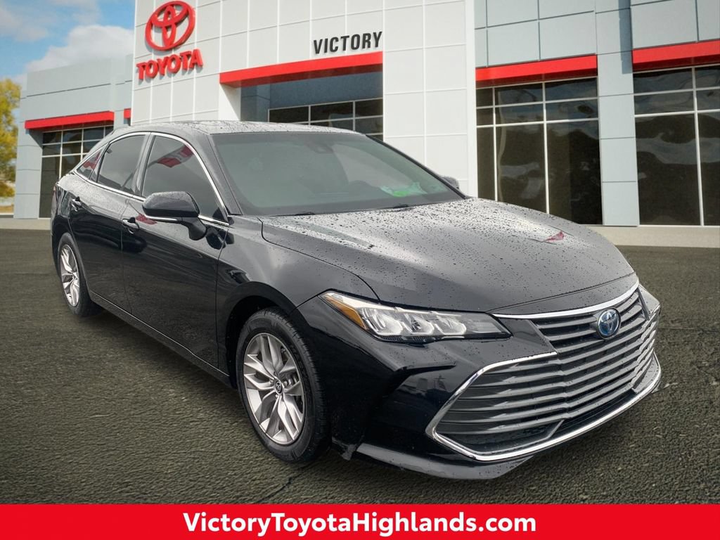 Used 2022 Toyota Avalon XLE w/ Moonroof Package FWD image 1
