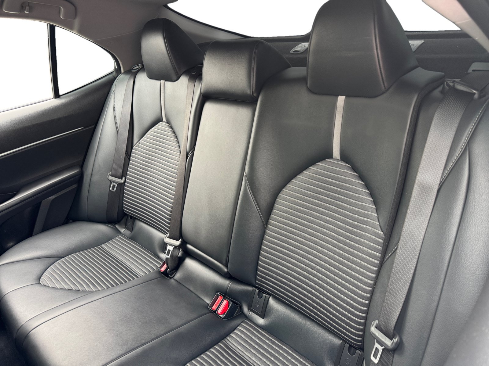 Used 2020 Toyota Camry SE w/ Carpet Mat Package FWD image 13