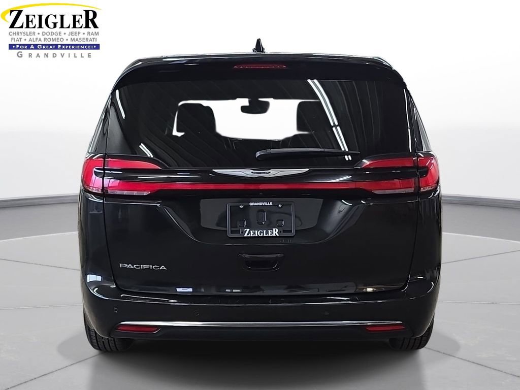 Certified 2023 Chrysler Pacifica Touring-L FWD image 6