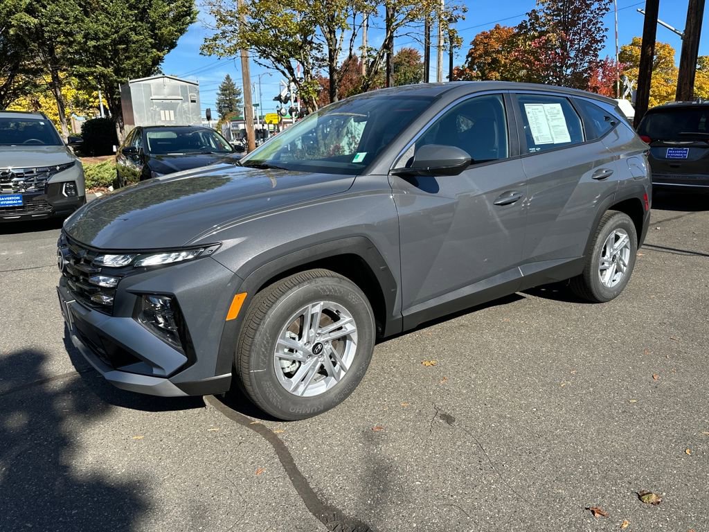 Certified 2025 Hyundai Tucson SE image 2