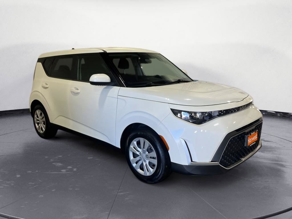 Used 2023 Kia Soul LX FWD image 3