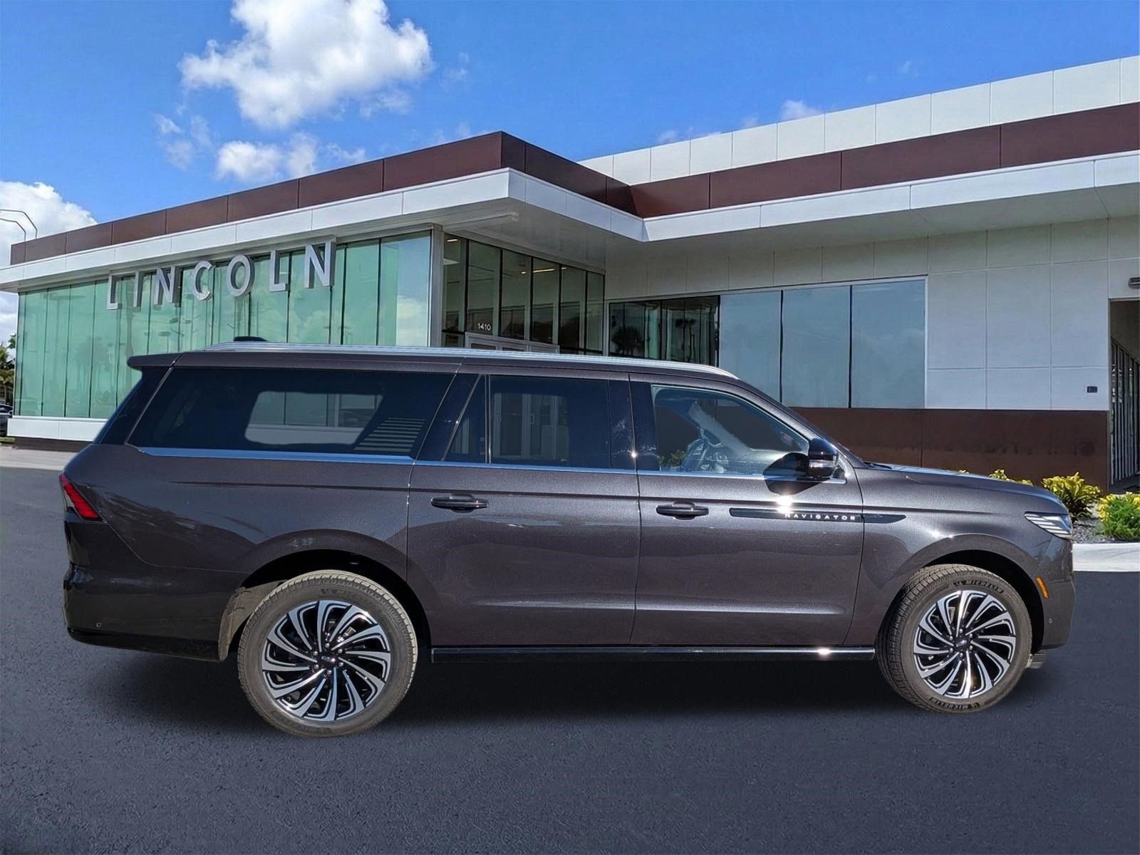 Certified 2025 Lincoln Navigator L Black Label image 4