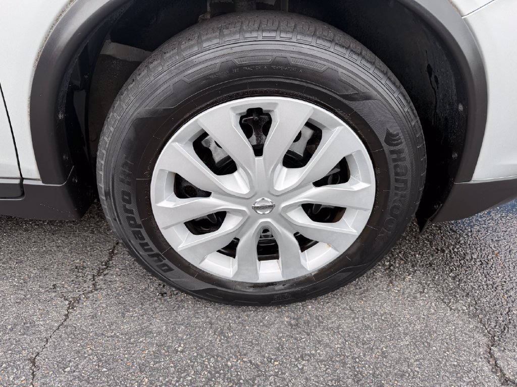 Used 2020 Nissan Rogue S FWD image 28