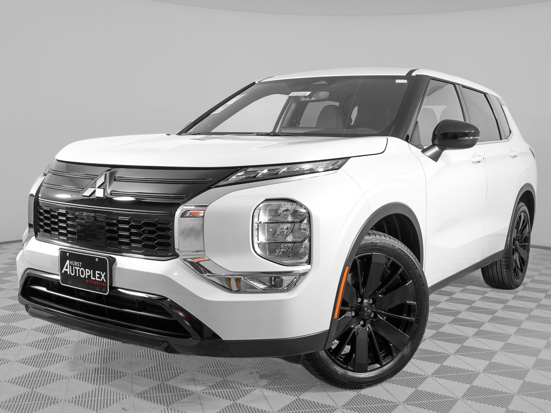 New 2026 Mitsubishi Outlander LE FWD image 2