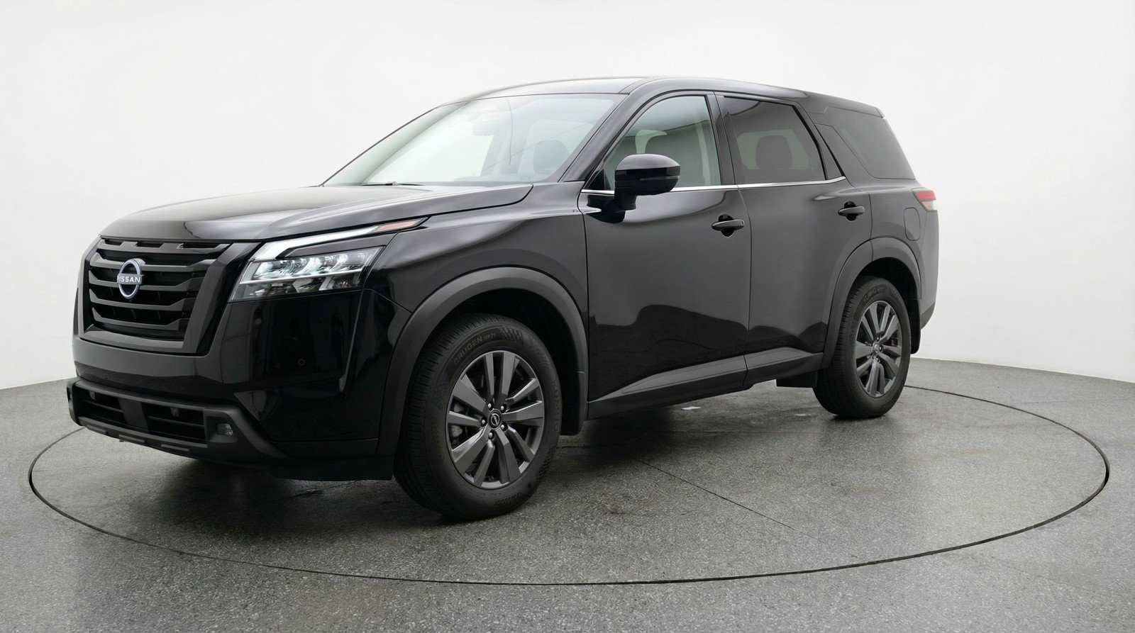 Used 2025 Nissan Pathfinder SV image 3