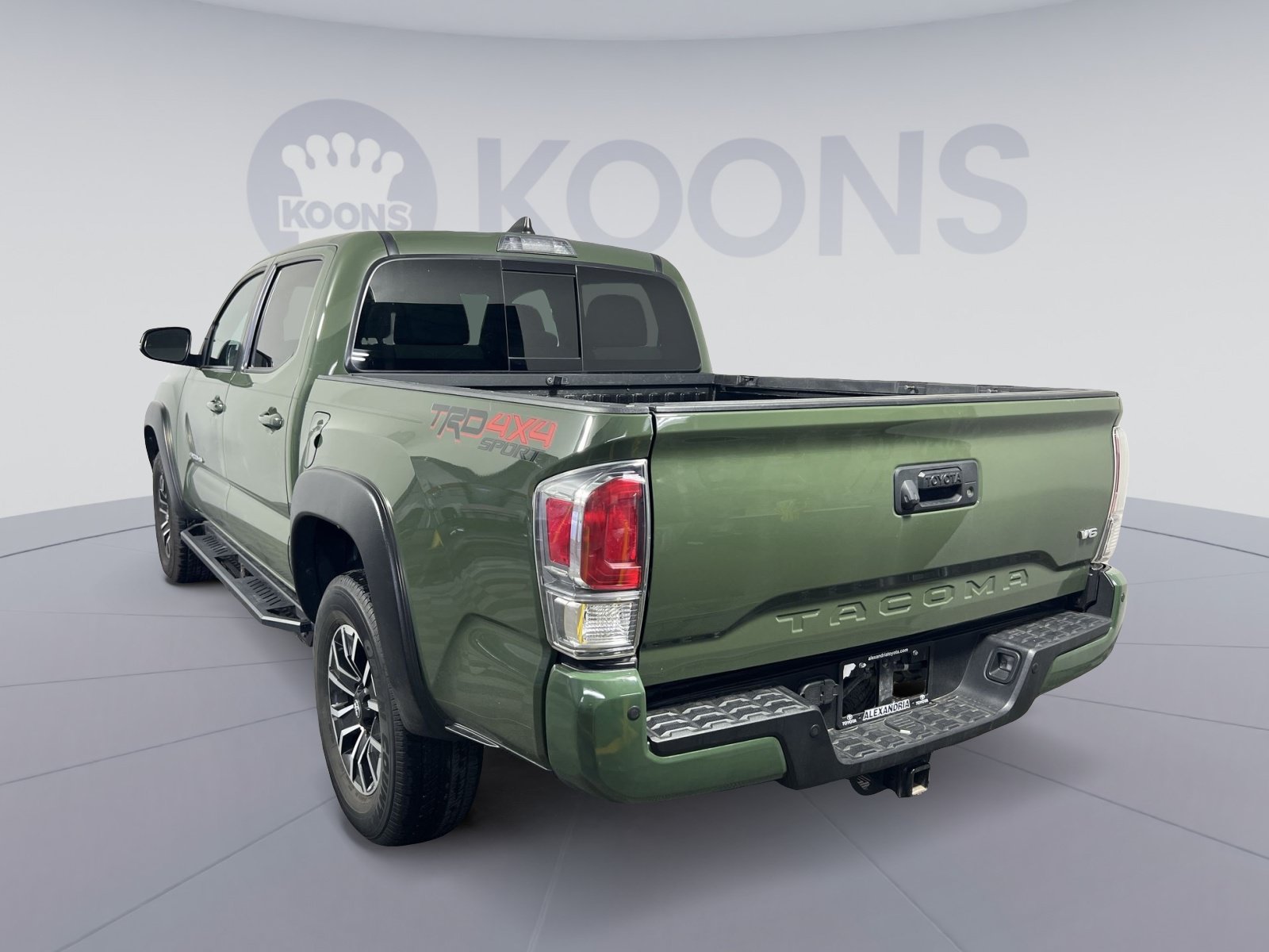 Used 2022 Toyota Tacoma TRD Sport w/ Technology Package AWD/4WD image 8