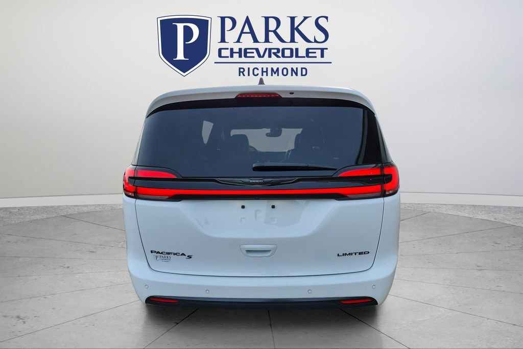 Used 2025 Chrysler Pacifica Limited FWD image 6