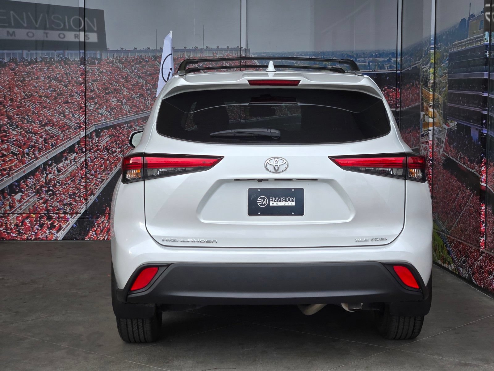 Used 2023 Toyota Highlander XLE AWD/4WD image 7