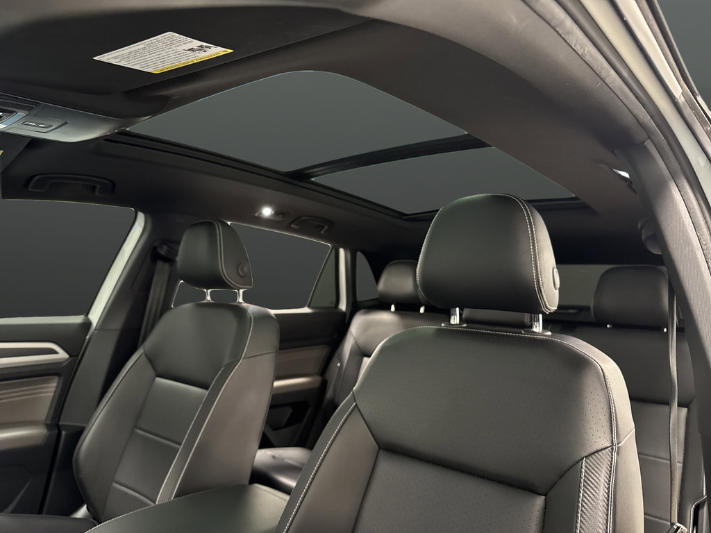 Used 2021 Volkswagen Atlas Cross Sport SE w/ Panoramic Sunroof Package FWD image 7