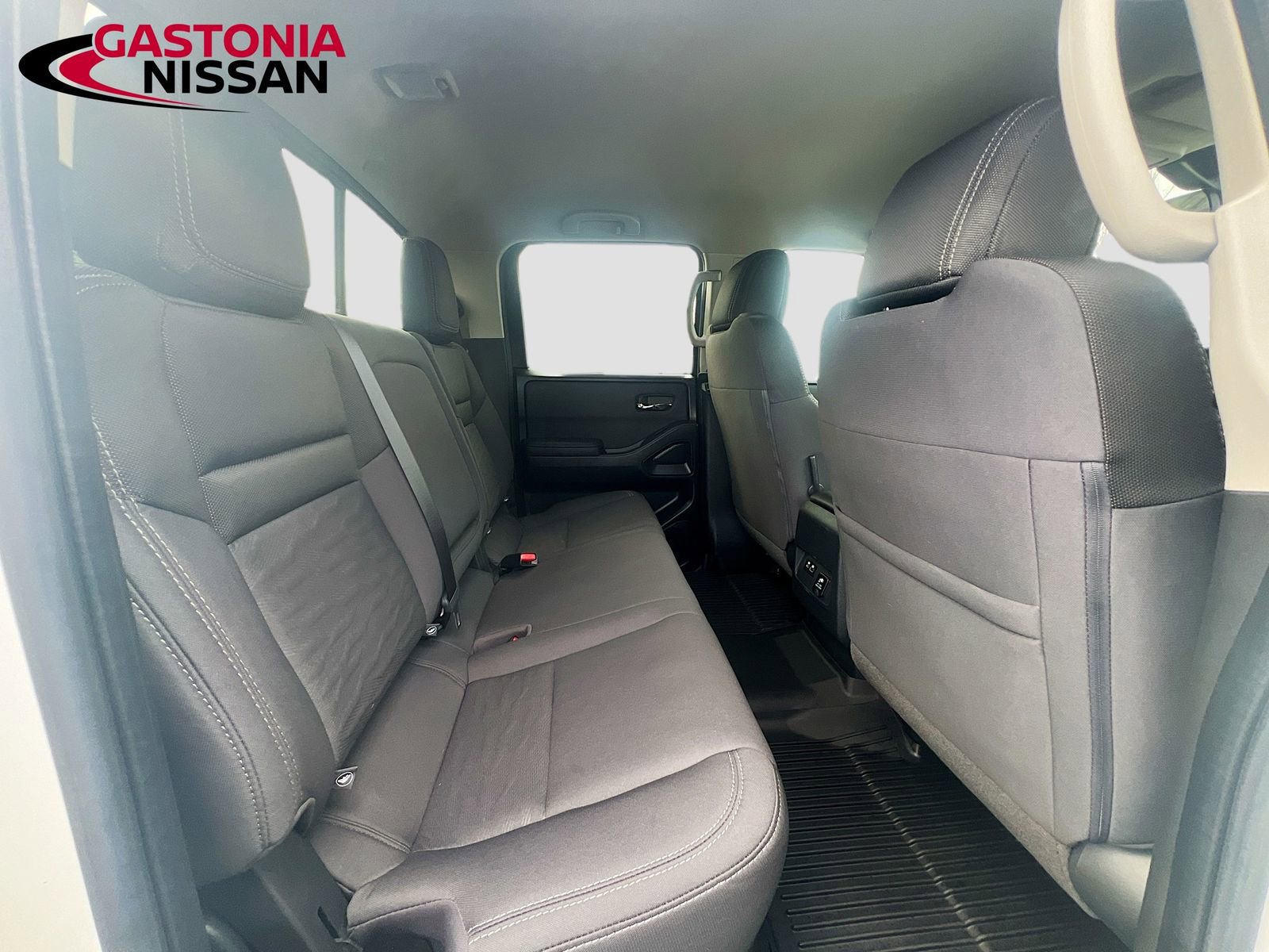 Used 2024 Nissan Frontier SV w/ Technology Package image 35