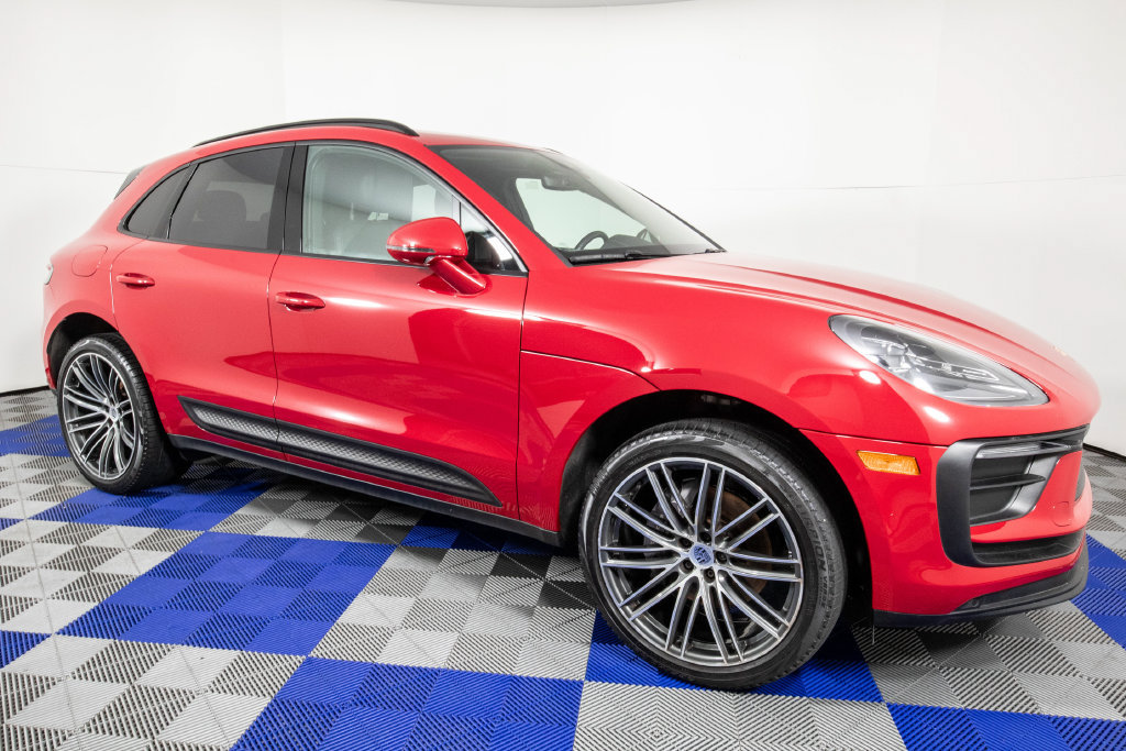 Used 2024 Porsche Macan w/ Premium Plus Package AWD/4WD image 1